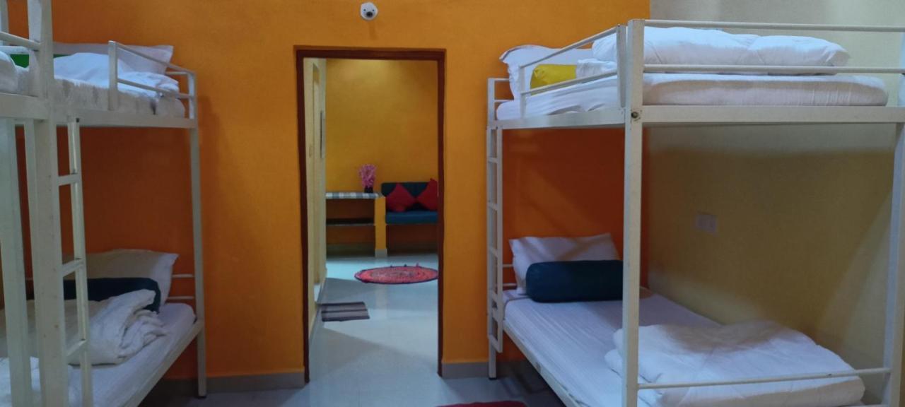 Red Monkeys Hostel Арамбол Екстер'єр фото