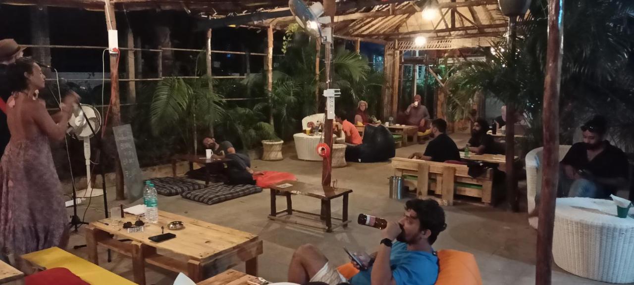 Red Monkeys Hostel Арамбол Екстер'єр фото